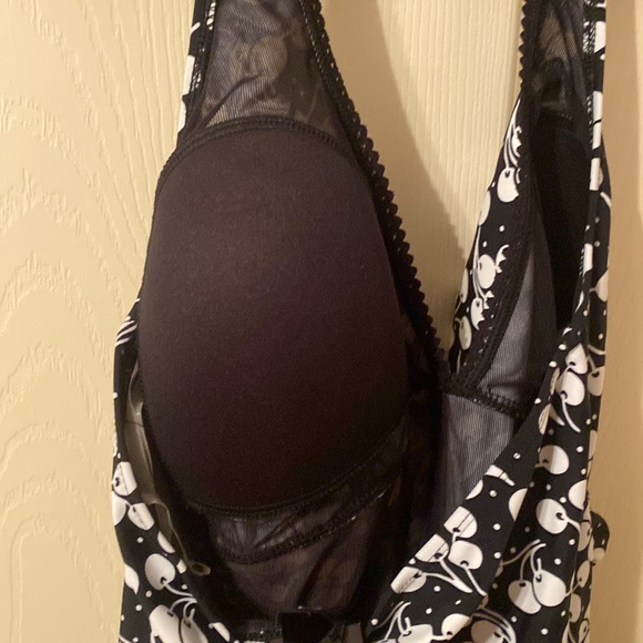 Retro Chic By Torrid - Black And White Cherry One-Piece Swimsuit NWT - Picture 3 of 7